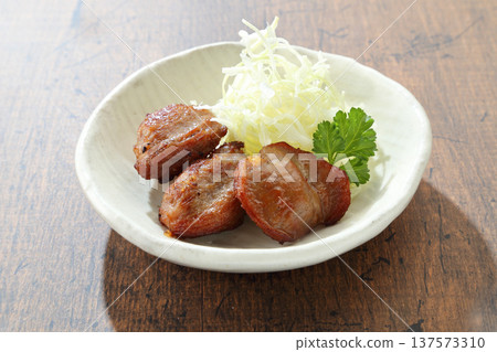 Izakaya snack menu: Grilled gizzards Izakaya snack menu: Grilled gizzards 137573310