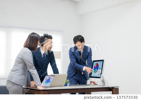 開會的商人 137573330