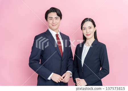 Smiling businessmen and women (spring, pink background) Smiling businessmen and women (spring, pink background) 137573815