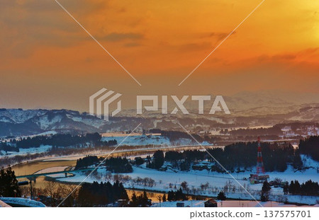 Snowy scenery of the great Shinano River from Yukitoge Pass in the morning glow Snowy scenery of the great Shinano River from Yukitoge Pass in the morning glow 137575701