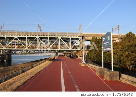 葛西臨海公園荒川跑步道 葛西臨海公園荒川跑步道 137576148