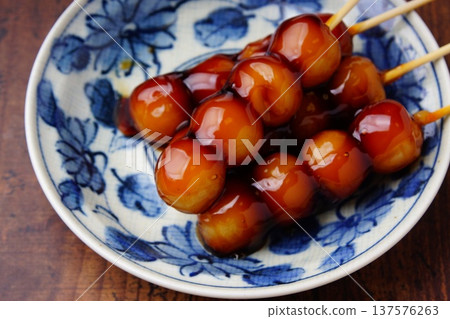 Mitarashi dumpling  137576263