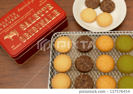 餅乾和餅乾罐(水平)2 餅乾和餅乾罐(水平)2 137576454