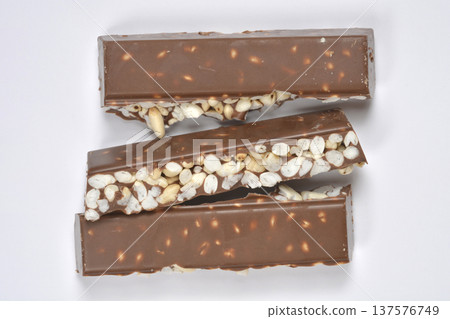 Milk Chocolate Bars with Puffed Rice 137576749