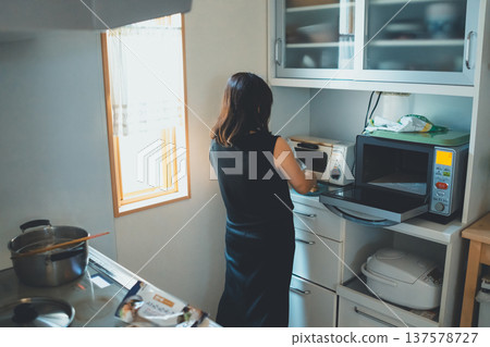 A woman preparing lunch A woman preparing lunch 137578727