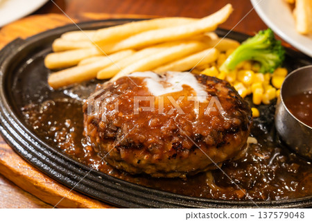 hamburger hamburger 137579048