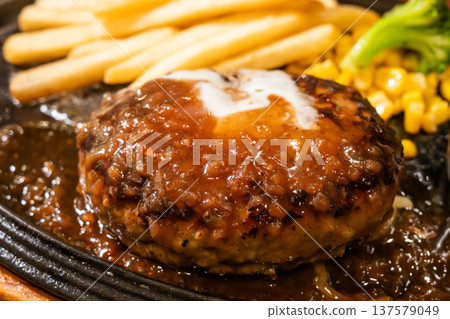 hamburger hamburger 137579049