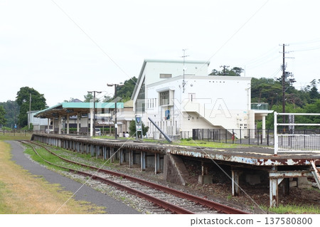 在被海嘯破壞的仙石線原野比留站(宮城縣東松島市) 在被海嘯破壞的仙石線原野比留站(宮城縣東松島市) 137580800