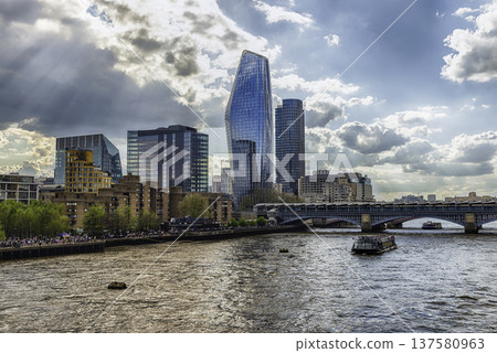 River Thames and city skyline of London, England, UK River Thames and city skyline of London, England, UK 137580963