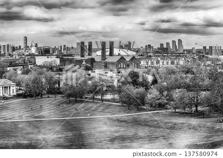 Panoramic view from the Royal Observatory in Greenwich, London, UK 137580974