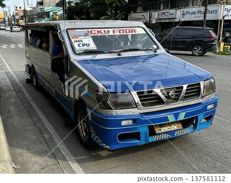 吉普尼,菲律賓的一種公車 吉普尼,菲律賓的一種公車 137581112