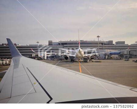 飛機機翼 飛機機翼 137582092