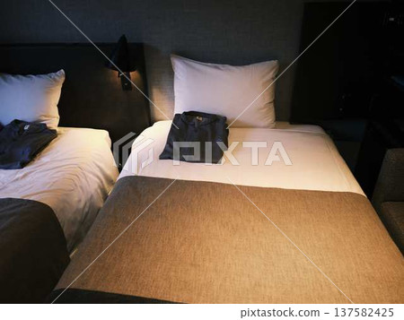 Business hotel bed 137582425