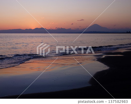 Shonan sea at sunset Shonan sea at sunset 137582983
