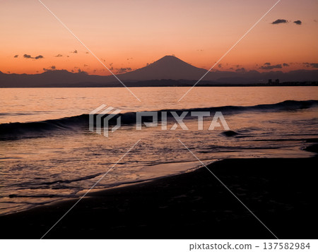 Shonan sea at sunset Shonan sea at sunset 137582984