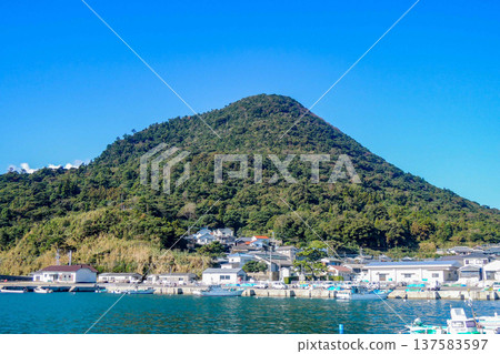 姬島港的矢羽岳與大海港 姬島港的矢羽岳與大海港 137583597