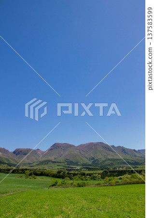 Fresh greenery of the Kuju Plateau and the Kuju Mountain Range Fresh greenery of the Kuju Plateau and the Kuju Mountain Range 137583599