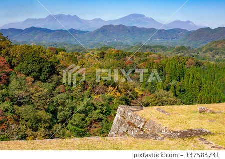 從岡城遺址欣賞秋葉和九重山脈 137583731