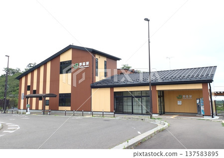 Senseki Line: Nobiru Station and station building (after relocation to higher ground / Higashimatsushima City, Miyagi Prefecture) Senseki Line: Nobiru Station and station building (after relocation to higher ground / Higashimatsushima City, Miyagi Prefecture) 137583895