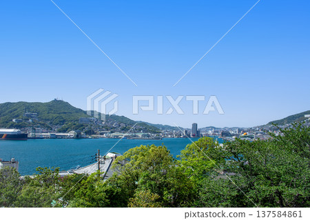 從格洛弗花園眺望長崎城市景觀 從格洛弗花園眺望長崎城市景觀 137584861