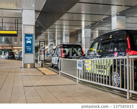 巴士總站內的計程車候車點 137585015