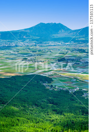 從大觀峰眺望阿蘇平原和阿蘇山 137585115