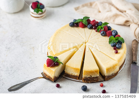Classic New York cheesecake 137585409