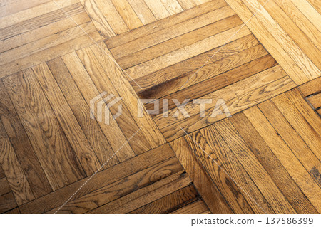 Natural wooden parquet flooring made of oak wood Natural wooden parquet flooring made of oak wood 137586399