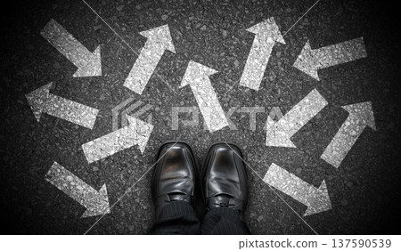 Black business shoes and many chalky arrows in various directions - chaos concept Black business shoes and many chalky arrows in various directions - chaos concept 137590539