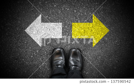Black business shoes and two chalky arrows on asphalt - choice concept Black business shoes and two chalky arrows on asphalt - choice concept 137590542