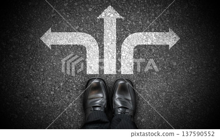 Black business shoes and three chalky arrows on asphalt - decision concept Black business shoes and three chalky arrows on asphalt - decision concept 137590552