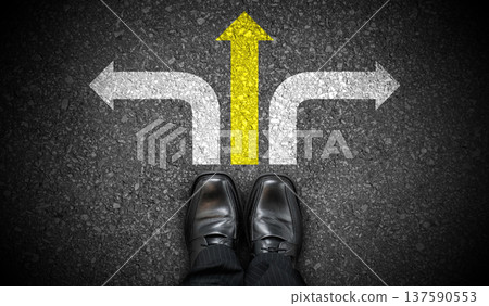 Black business shoes and three chalky arrows on asphalt - choice concept 137590553