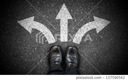 Black business shoes and three chalky arrows on asphalt - decision concept Black business shoes and three chalky arrows on asphalt - decision concept 137590562