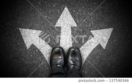Black business shoes and three chalky arrows on asphalt - decision concept Black business shoes and three chalky arrows on asphalt - decision concept 137590566