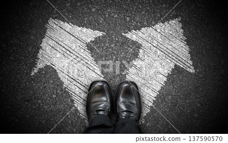 Black business shoes and two right and left chalky arrows on asphalt - choice concept Black business shoes and two right and left chalky arrows on asphalt - choice concept 137590570