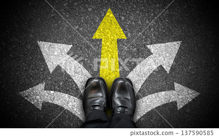Black business shoes and five chalky arrows on asphalt - choice concept 137590585