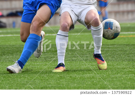 Soccer player trapping 137590922