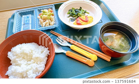 醫院伙食、營養師、熱量限制、碳水化合物限制 醫院伙食、營養師、熱量限制、碳水化合物限制 137591684