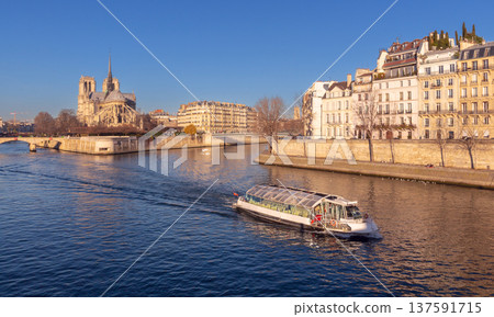 Historic cathedral and Seine river on Ile de la Cite in Paris Historic cathedral and Seine river on Ile de la Cite in Paris 137591715