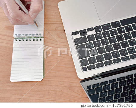 Men's hands taking notes Business image Men's hands taking notes Business image 137591796