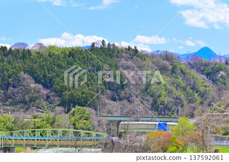 Joetsu Line, National Route 17, near Sagiishi Bridge, Numata City, Gunma Prefecture 137592061
