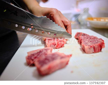 A female chef cutting domestically produced Japanese Black beef thigh meat A female chef cutting domestically produced Japanese Black beef thigh meat 137592307