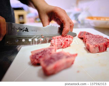 A female chef cutting domestically produced Japanese Black beef thigh meat A female chef cutting domestically produced Japanese Black beef thigh meat 137592313