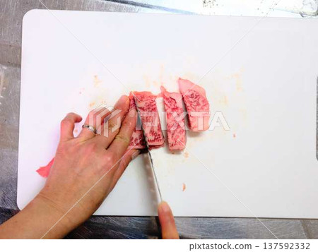 A female chef cutting domestically produced Japanese Black beef thigh meat A female chef cutting domestically produced Japanese Black beef thigh meat 137592332