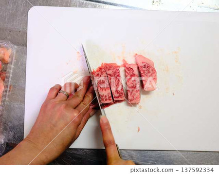 A female chef cutting domestically produced Japanese Black beef thigh meat A female chef cutting domestically produced Japanese Black beef thigh meat 137592334