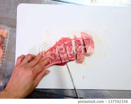 A female chef cutting domestically produced Japanese Black beef thigh meat A female chef cutting domestically produced Japanese Black beef thigh meat 137592336