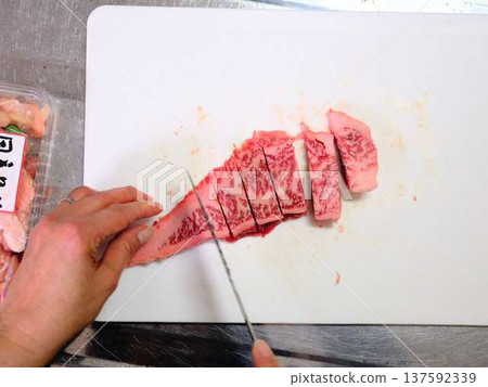 A female chef cutting domestically produced Japanese Black beef thigh meat A female chef cutting domestically produced Japanese Black beef thigh meat 137592339
