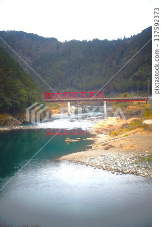 View from the Nagaragawa Railway window: Nagaragawa River 137592373