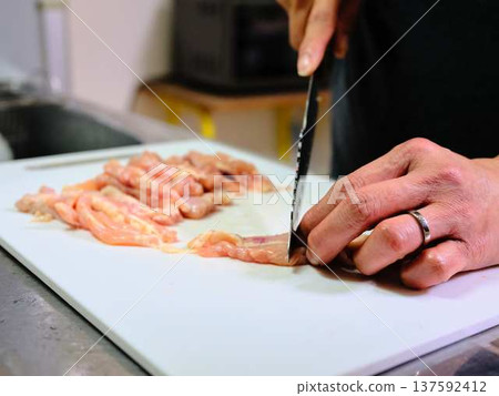 A female chef cutting domestically produced Japanese Black beef thigh meat A female chef cutting domestically produced Japanese Black beef thigh meat 137592412