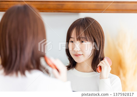 女性頭髮護理梳理 女性頭髮護理梳理 137592817